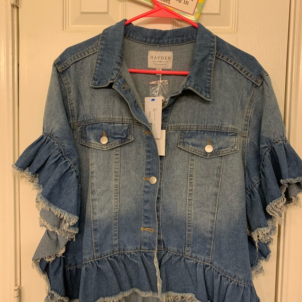 Jean jacket size small. NWT